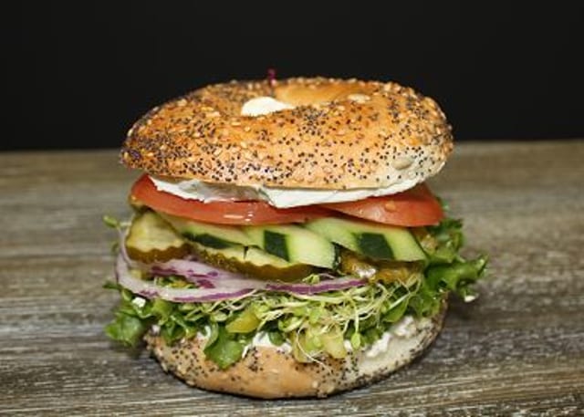 Veggie Deluxe (Plain Cream Cheese).